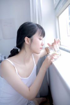韩国青草自慰喷水无码直播间